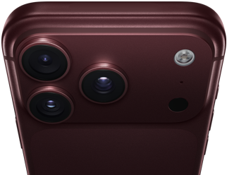 iPhone 18 Pro Max, finition bordeaux (rouge foncé), face arrière, système caméra Pro Fusion au sommet, 3 objectifs, lamelles d’ouverture variable partiellement fermées, flash, micro et scanner LiDAR, face supérieure, antenne cellulaire, côtés plats, bords arrondis