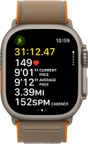 Apple Watch Ultra 4, boîtier en titane, finition naturelle, données avancées de l’exercice Course en plein air, côté droit, Digital Crown, bouton latéral en saillie, Boucle Trail, coloris sable